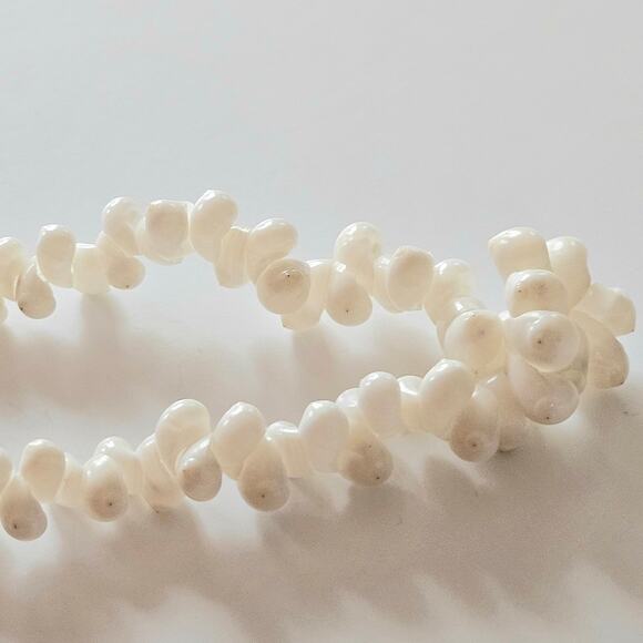 Island Chic: Vintage Hawaiian Shell Necklace Set - Picture 7 of 16